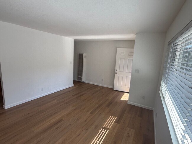 Foto del edificio - 301 Willard Ave