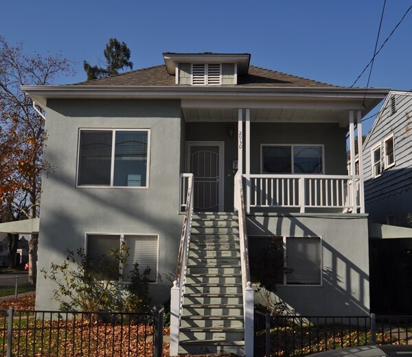 Front of bldg - 2930 33rd St