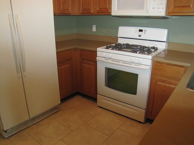 Building Photo - 4351 Hunters Cir E