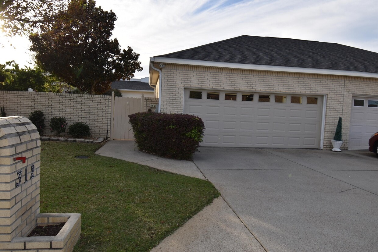 Primary Photo - 312 Willow Way