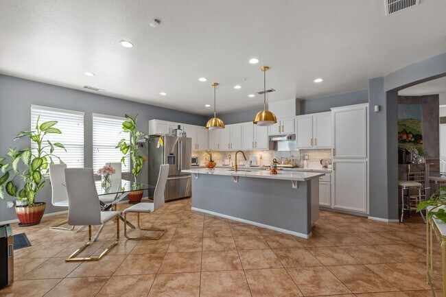 Building Photo - 62615 S Starcross Dr