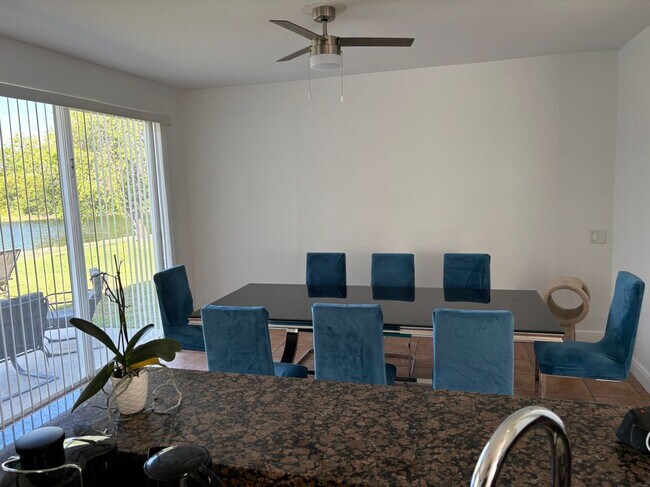 Foto del edificio - 4361 Dogwood Cir