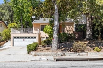 Building Photo - 2721 E Chevy Chase Dr