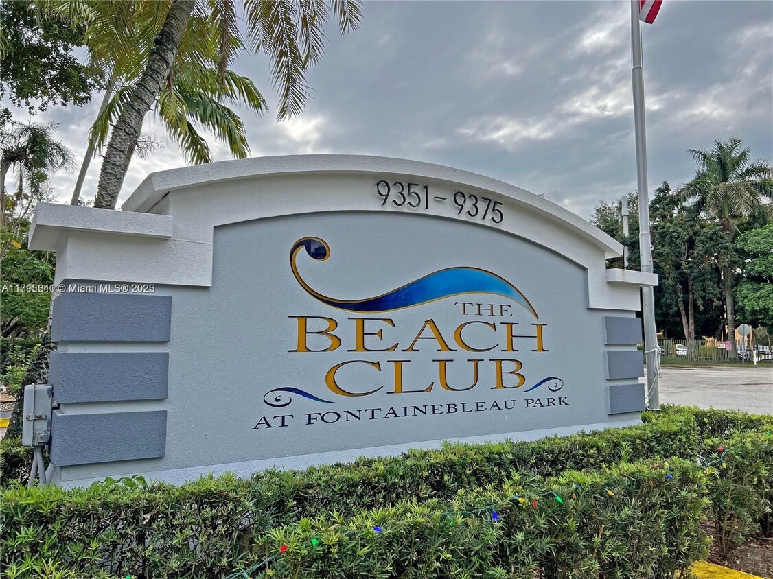 Foto principal - 9373 Fontainebleau Blvd