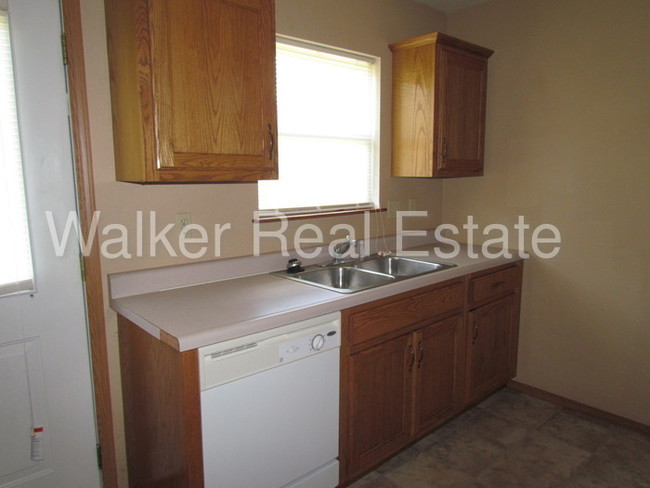 Building Photo - 20370 Skyview Dr