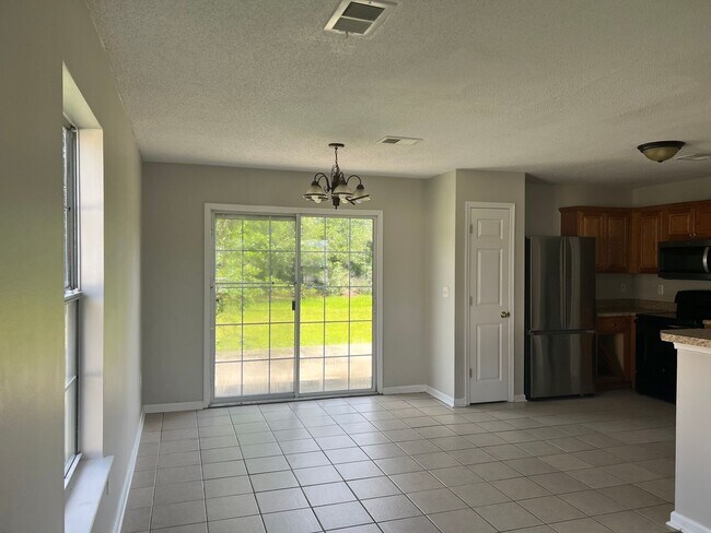 Foto del edificio - 5020 Sandlake Ct