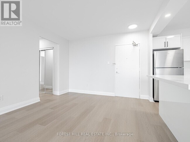 Photo du bâtiment - 377-1377 Ridelle Ave