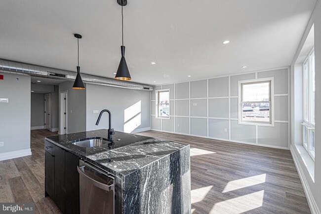 Building Photo - 526 Brown St