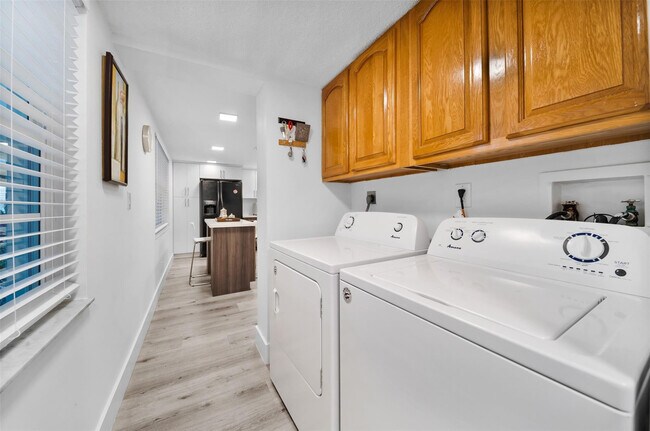 Foto del edificio - 903 Cypress Grove Dr