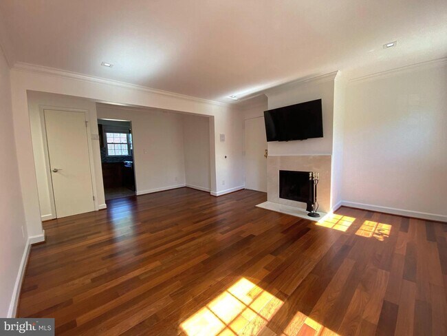 Foto del edificio - 527 Bashford Ln