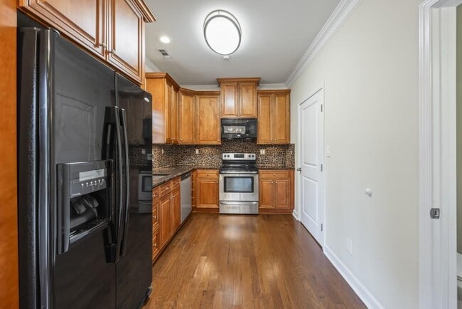 Building Photo - 2455 Pilgrim Rd