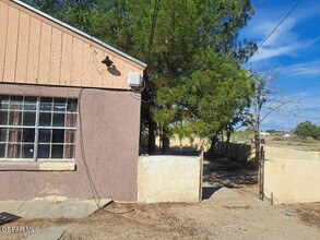 Building Photo - 905 NE Camp St