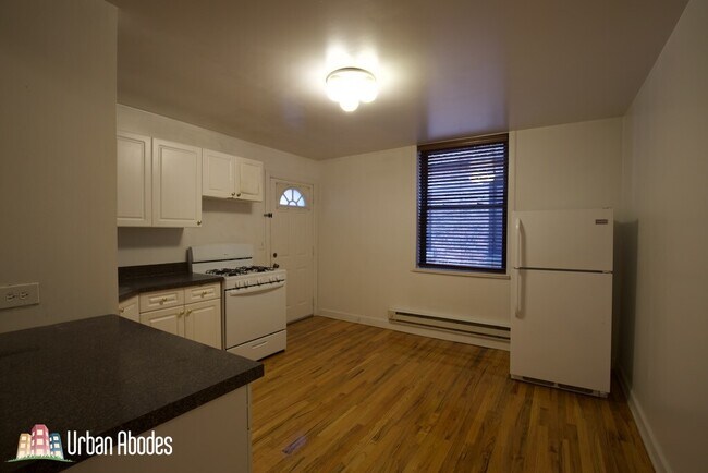 Foto del edificio - 1317 Oakton St