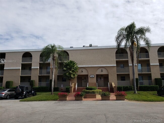 Building Photo - 661 N University Dr