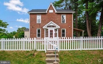 Building Photo - 8700 Maple Ave