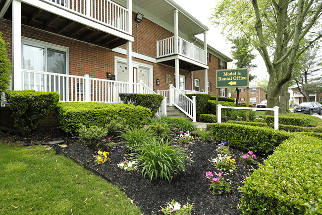 Leasing Office - Madison Gardens