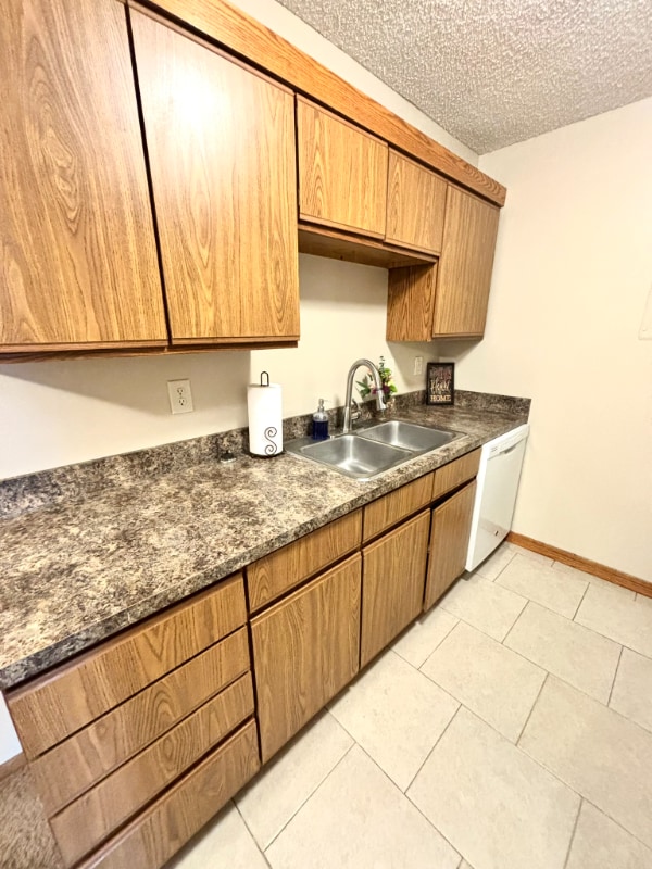 Building Photo - 5120 Emerald Dr