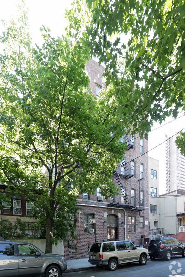 Foto del edificio - 2136 Mapes Ave
