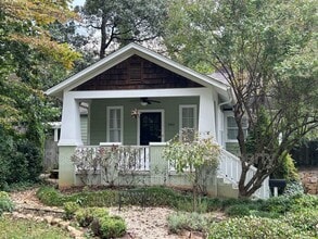 Building Photo - 2461 Lyndhurst Ave
