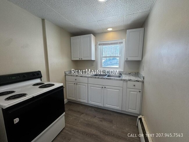 Building Photo - 114 Riverside Dr