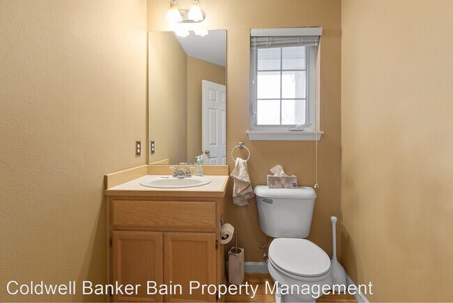Building Photo - 4 br, 2.5 bath House - 545 S.E. 8th Street