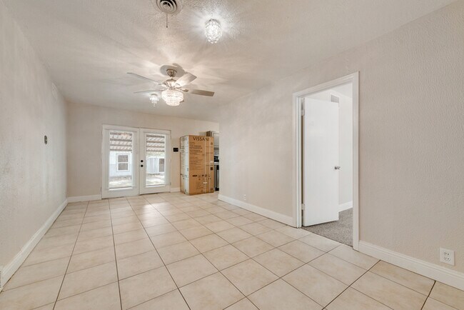 Building Photo - 3404 Gray Dr