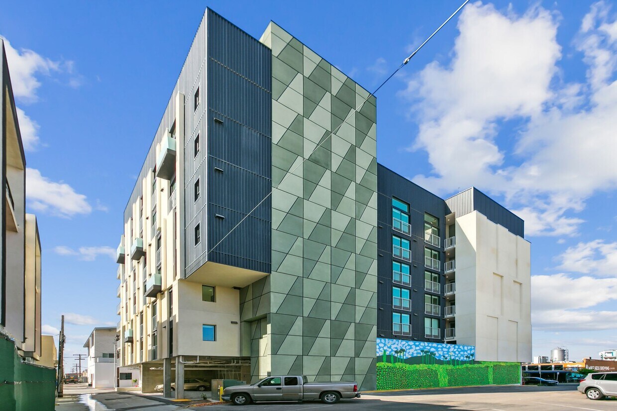 Casa Verde North Park! 3066 N Park Way San Diego, CA Apartments for