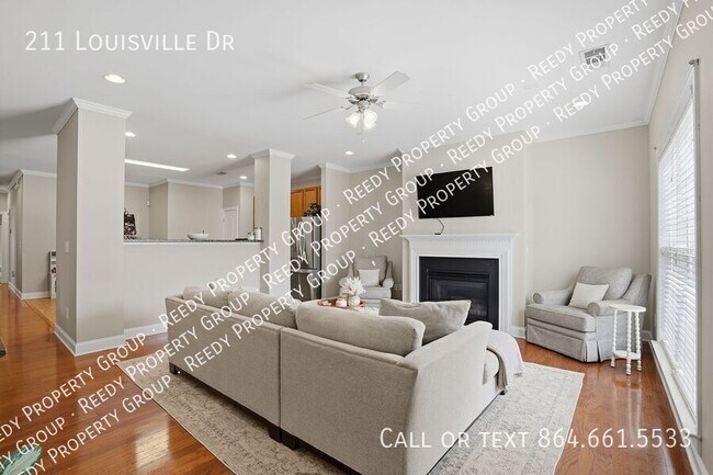 Foto del edificio - 211 Louisville Dr