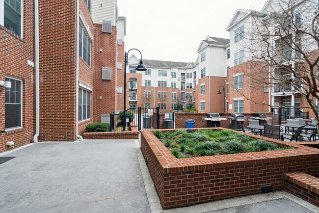 Foto del edificio - 300 W Elm St