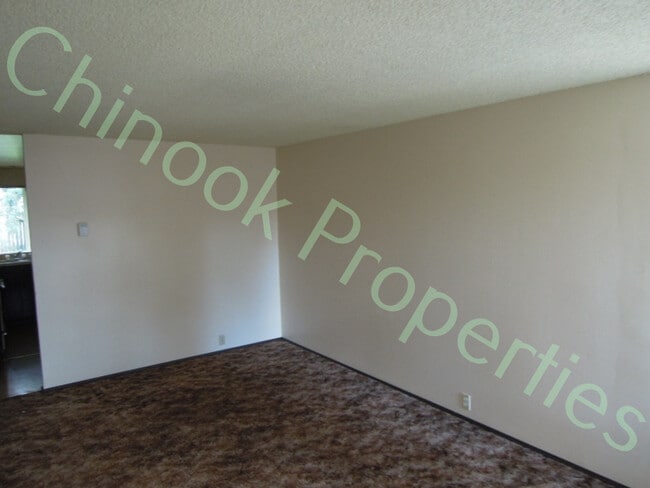 Building Photo - Charming 4 Bedroom Home in Cal Young Neighborhood