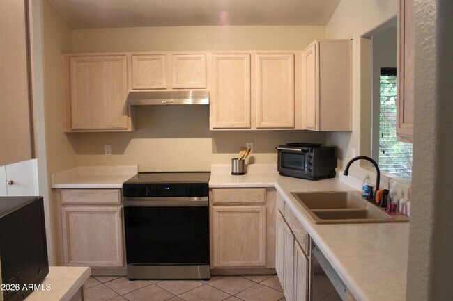 Foto del edificio - 740 W Baylor Ln