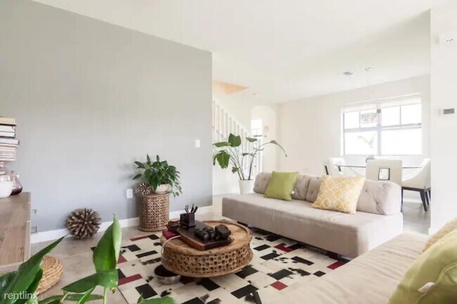Foto del edificio - 3 br, 2.5 bath Townhome - 12240 Village Pl