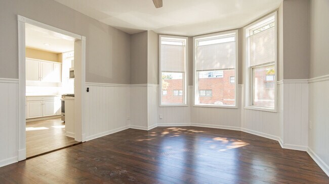 Building Photo - 2200 W Belmont Ave