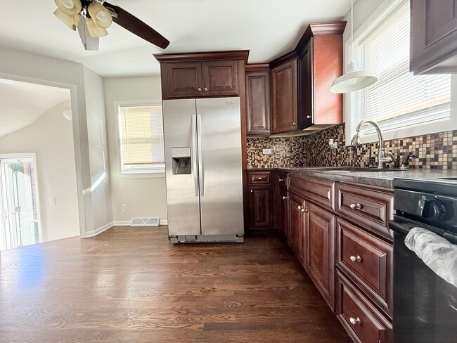 Building Photo - 5850 S Neva Ave