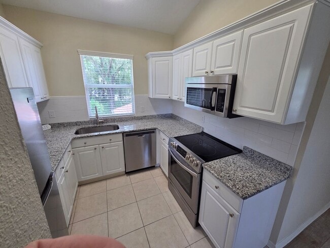 Foto del edificio - 21915 Bell Lake Rd