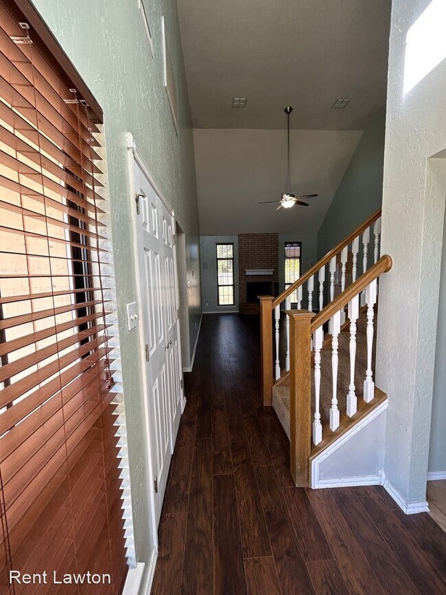 Building Photo - 4 br, 2.5 bath House - 9 NW Briarcreek Drive