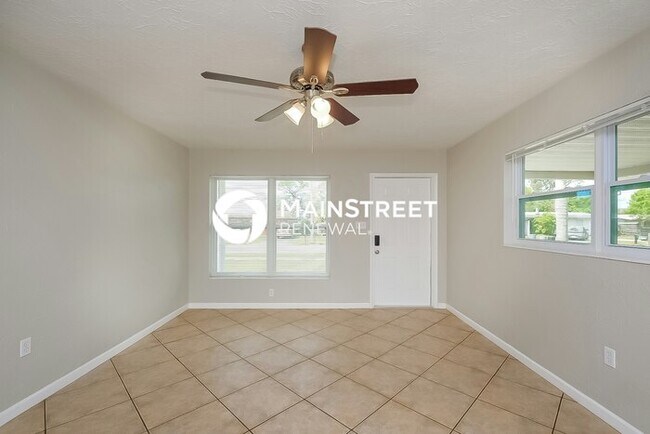Foto del edificio - 3 Bedroom Pet-Friendly Home in SARASOTA, FL with Main Street Renewal