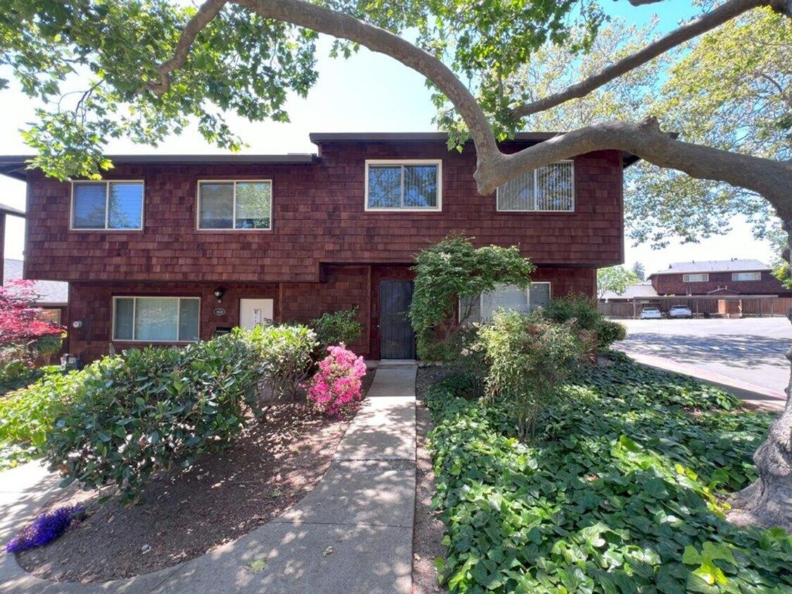 Primary Photo - Nor Cal Realty, Inc - 3 bedroom 2.5 bath t...
