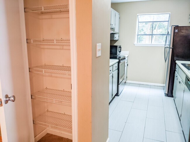 Foto del edificio - 3724 Rockbrook Ct