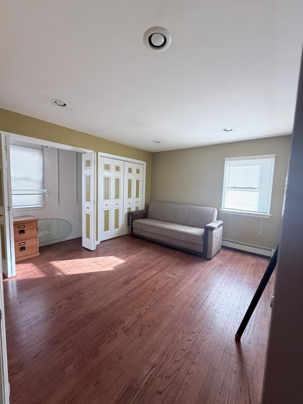 Building Photo - 427 Lake St