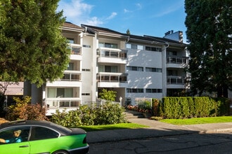 Building Photo - Pineview Place