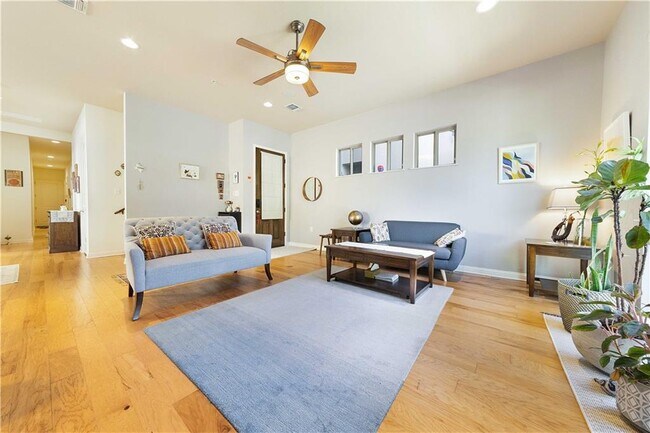 Building Photo - 2013 Simond Ave