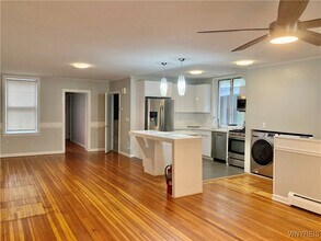 Building Photo - 24 Tracy St