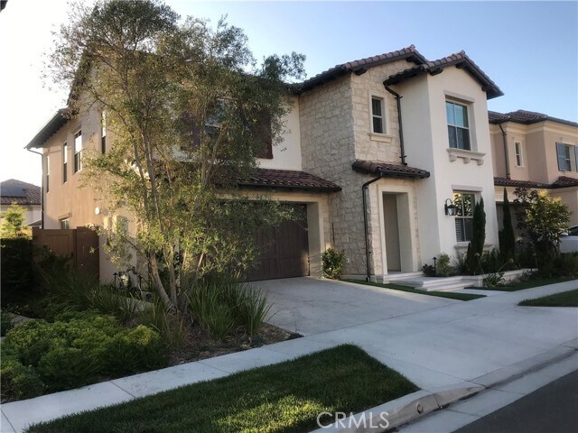 Building Photo - 249 Isabella