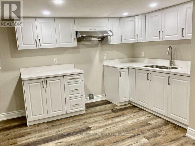 Photo du bâtiment - 15234 Danby Rd