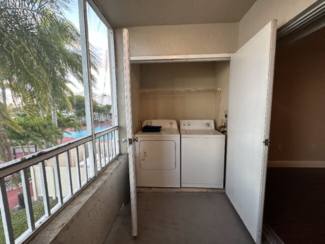 Foto del edificio - 2831 N Oakland Forest Dr