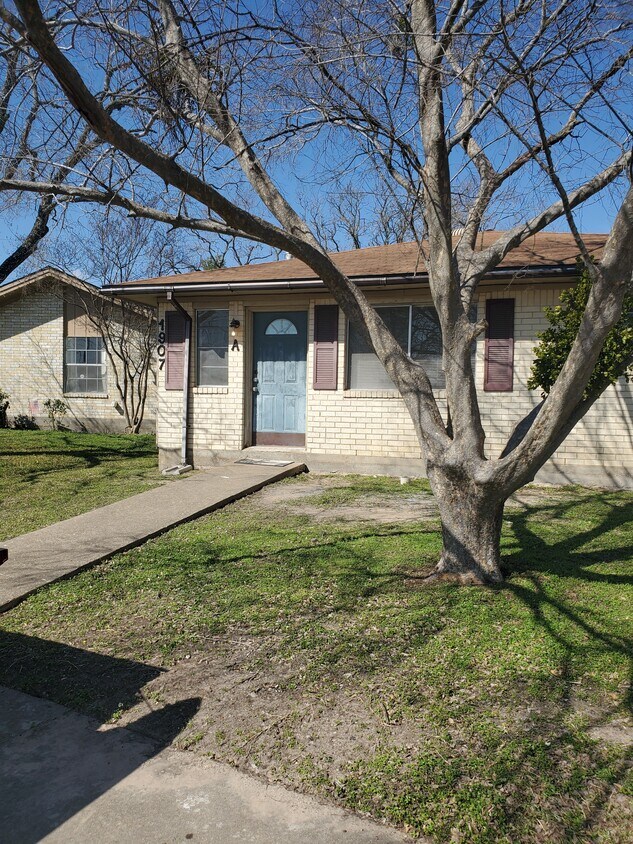 1907 Pine Tree Dr, Bryan, TX 77802 Townhome Rentals in Bryan TX