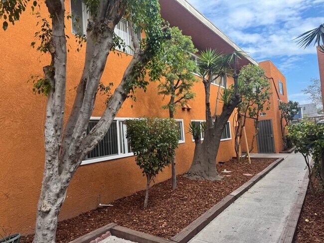Foto del edificio - 1020 Orange Ave