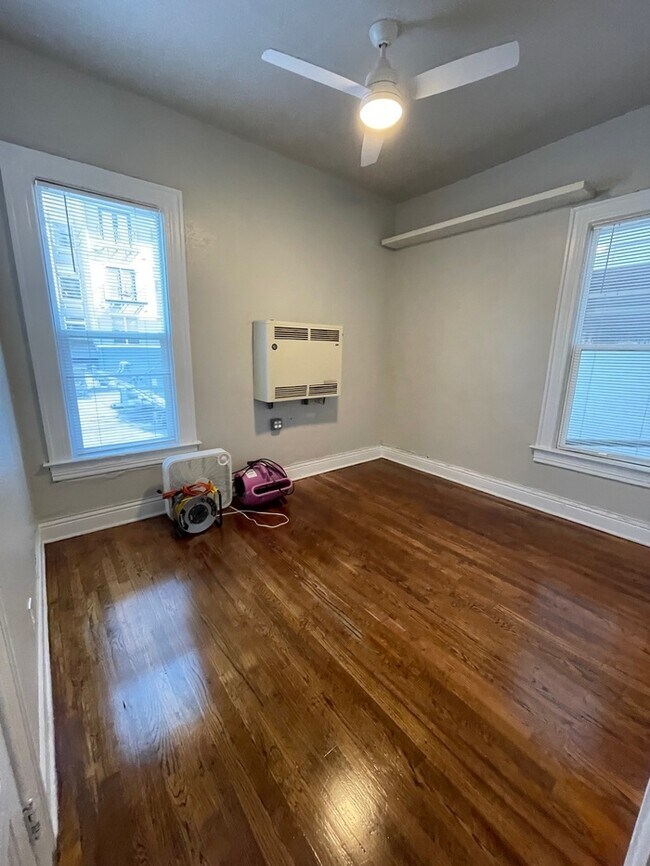Building Photo - 410 E 20th Ave #3