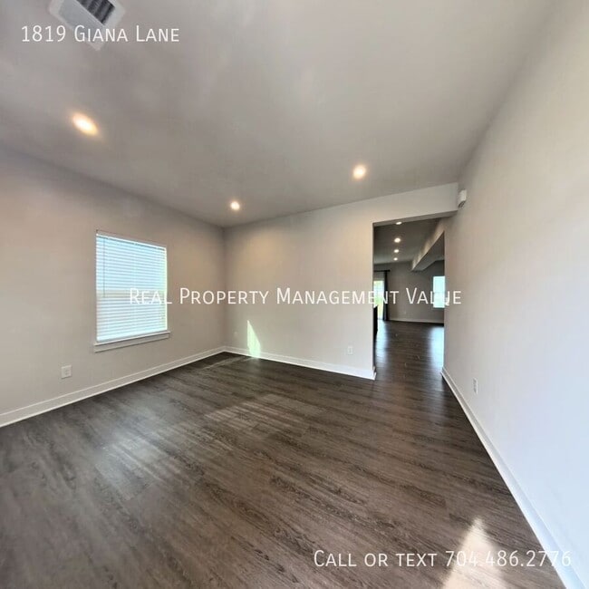 Foto del edificio - 1819 Giana Ln